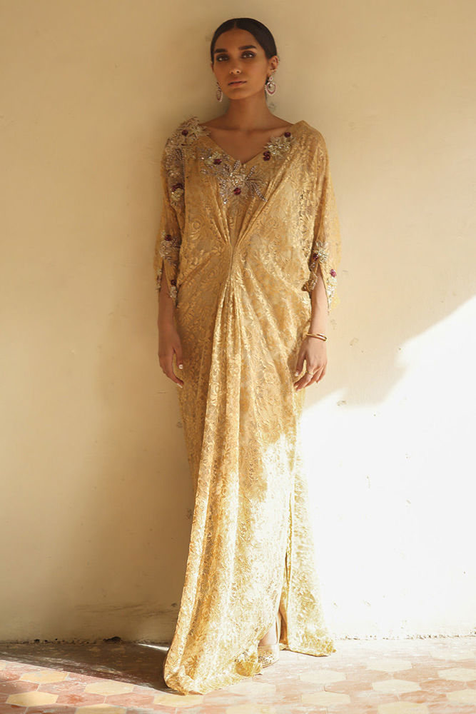 V-18 - Signature Kaftans by Rozina Munib