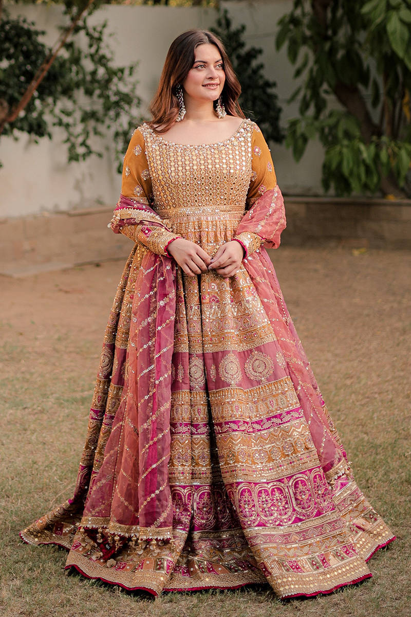 Minal Khan in Meher - Zarlish by MNR