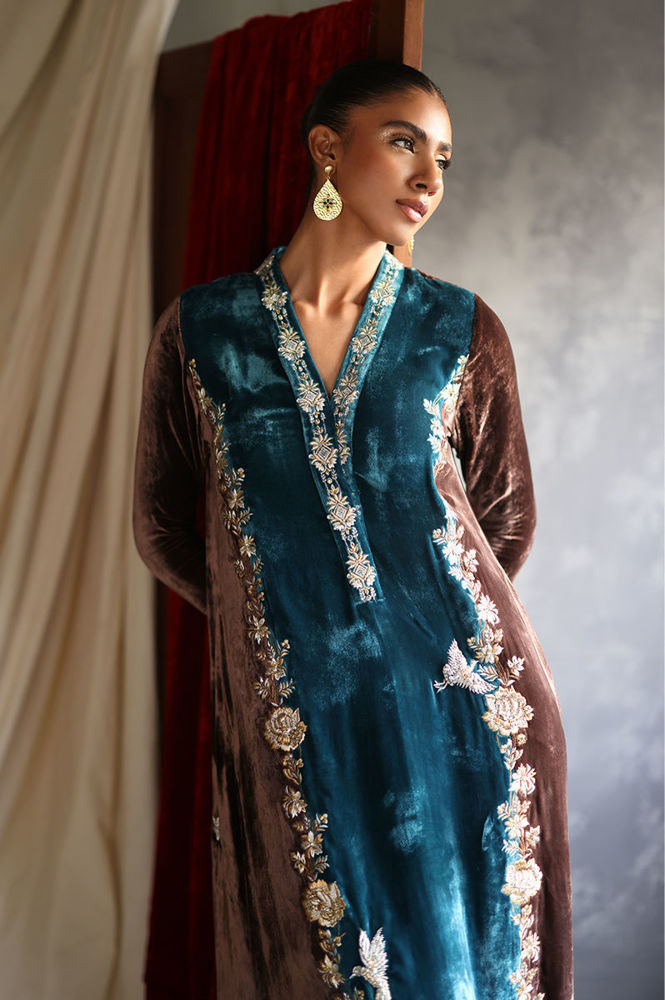 VV-16 - VISTATA Luxury Velvelts by Rozina Munib