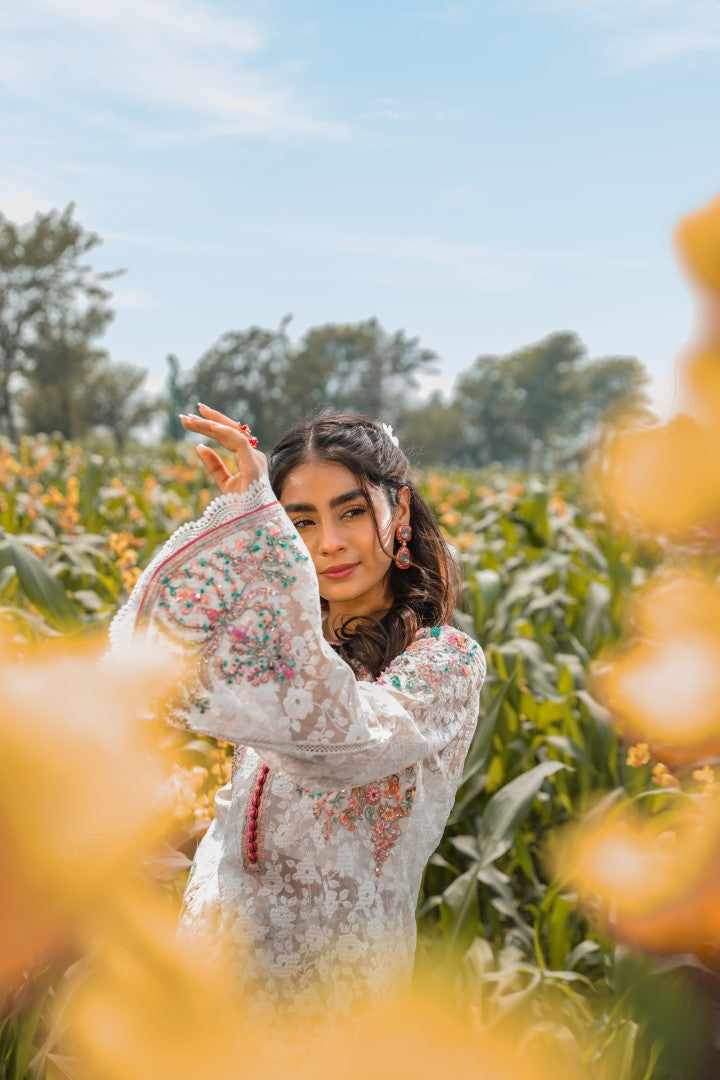 PICTURESQUE - Summer Bloom by Zainab Salman