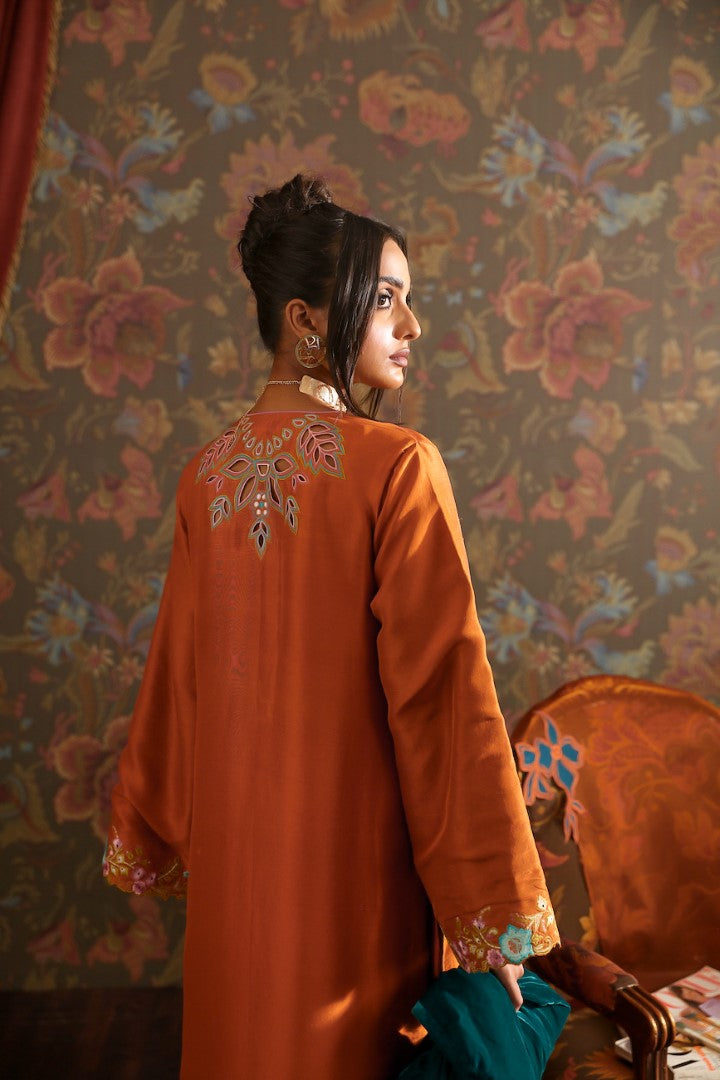 Izel - Kaia by Zainab Salman