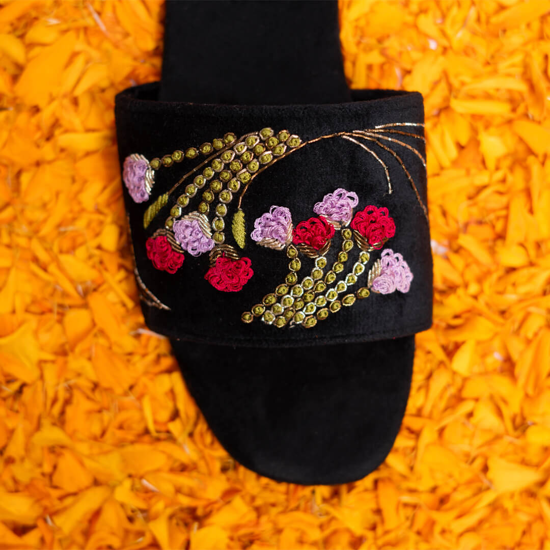 Paaye Zeenat - Flats by Viva Walk