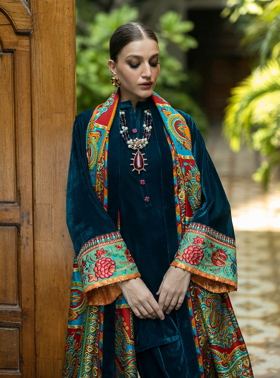 Avizeh - Makhmal Luxe Pret by Zainab Chottani