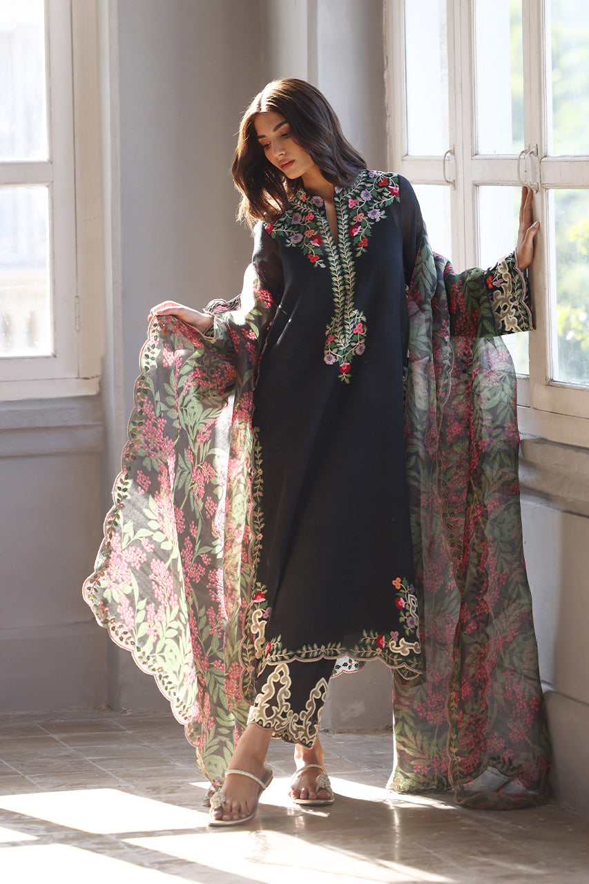 Liray - Line Luxe Pret by Sania Maskatiya