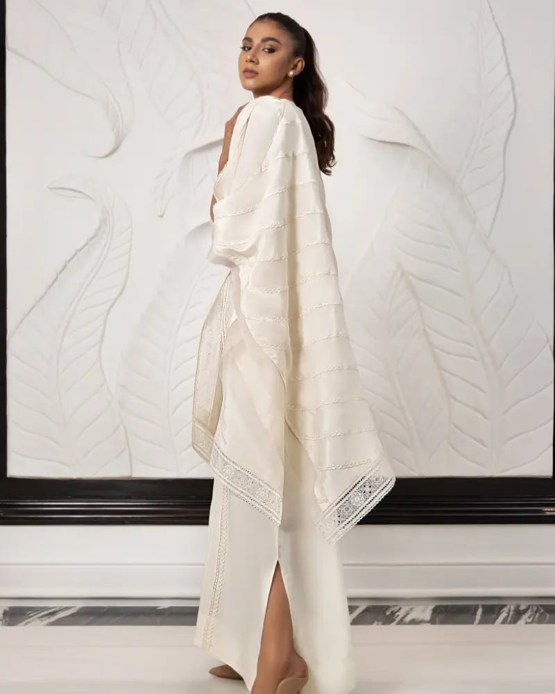 Kiara cape Off White | Aleena & Fareena