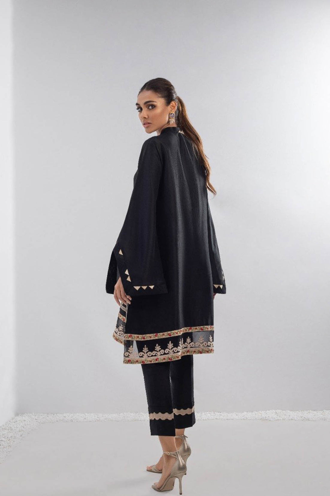 Rawsilk Embroidered Kurta - Sania Maskatiya