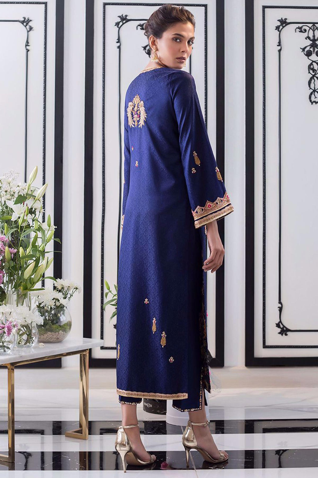 MIDNIGHT BLUE JAMAWAR JACKET - Sania Maskatiya