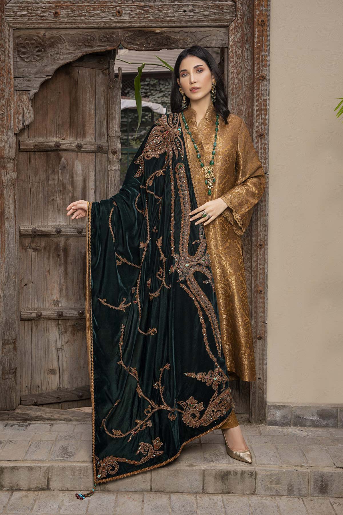 The Royal Empress Shawl - Nilofer Shahid