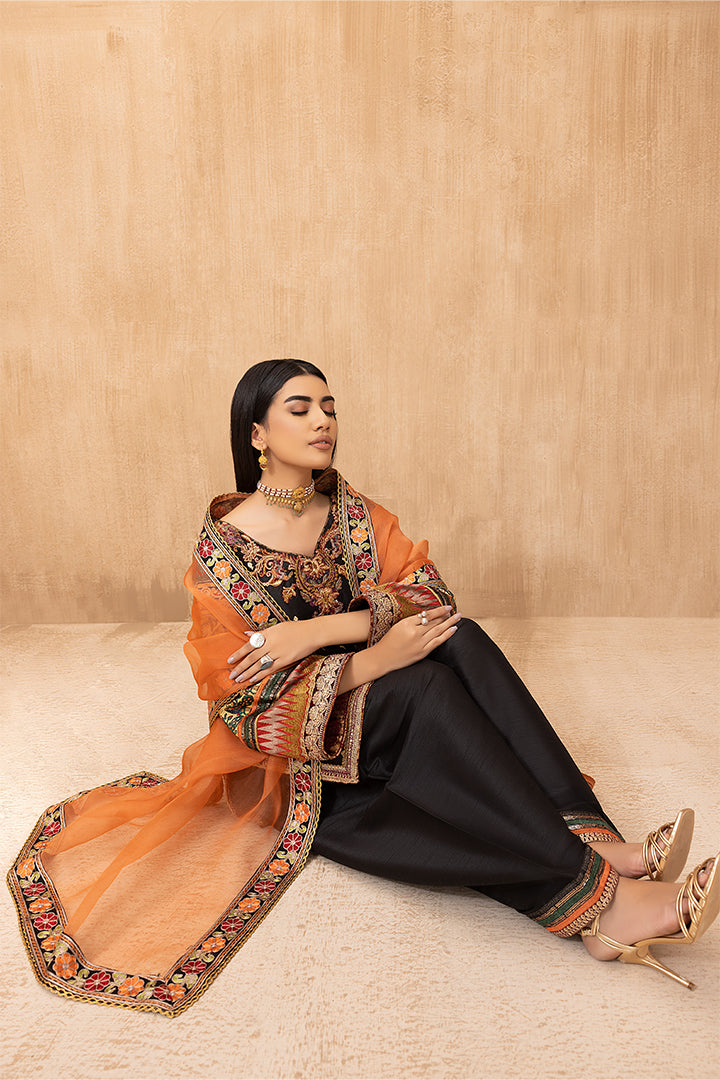 Floraison - DAZZLING SPELL- WINTER COLLECTION'22 by Nilofer Shahid