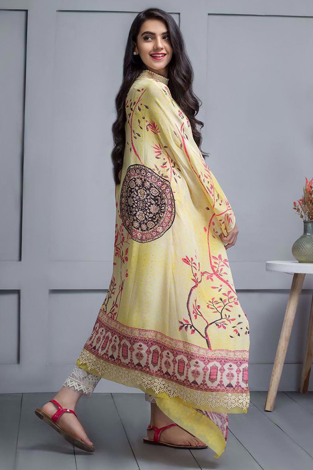 Royal Elegance - Rabia Zahur